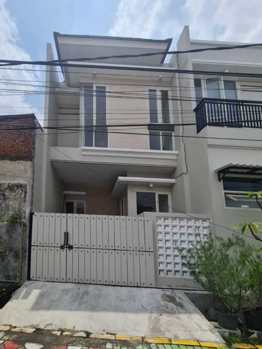 Rumah Rungkut Menanggal  Baru Gress 2 Lantai
