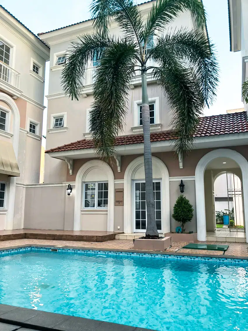 Rumah 3 Lantai Furnished SHM di Alesha House Purple, Vanya Park