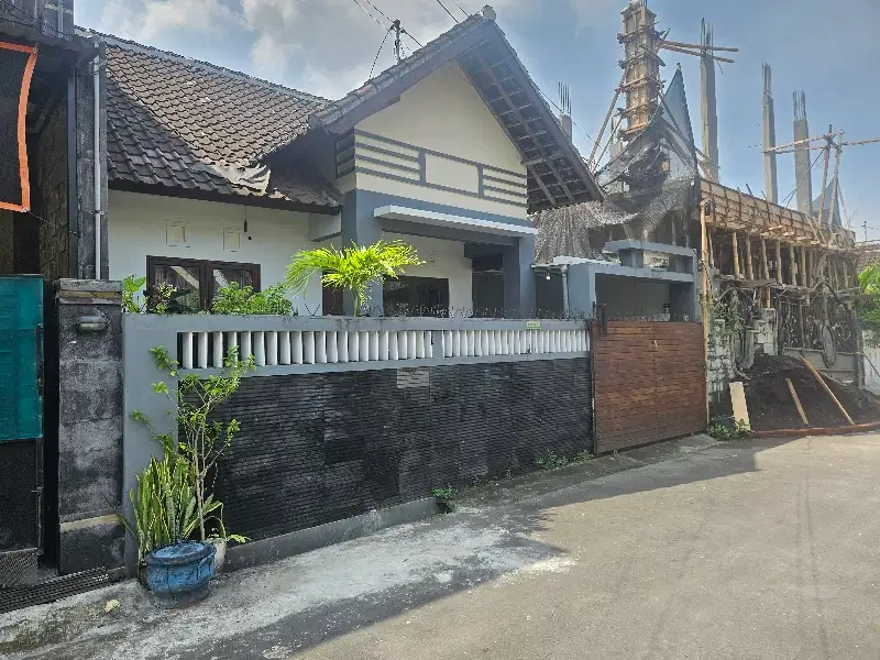Rumah cantik di kompleks perumahan di Denpasar