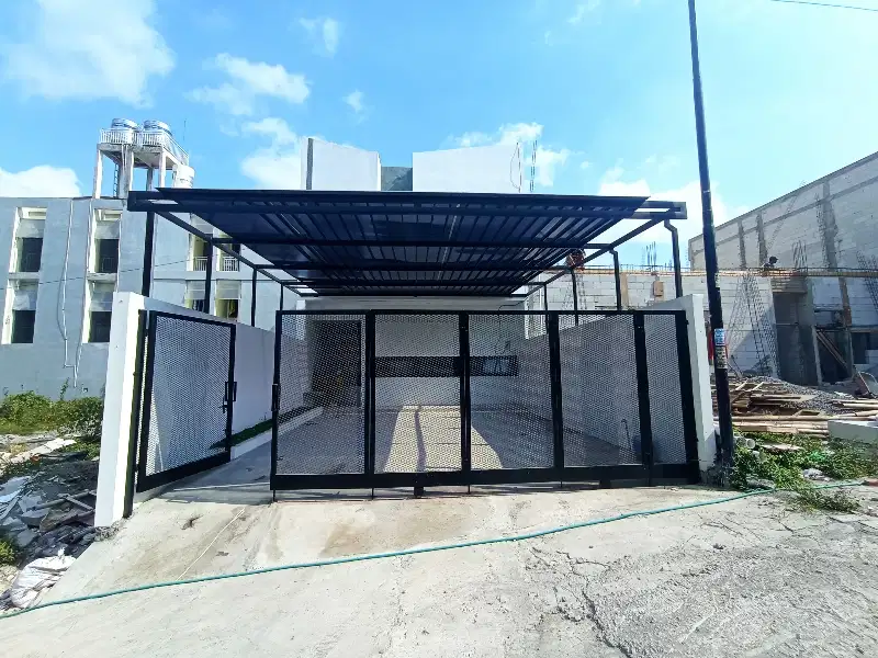 RUMAH / RUMAH KOS MEWAH DESAIN INDUSTRIALIS SELANGKAH KE UII
