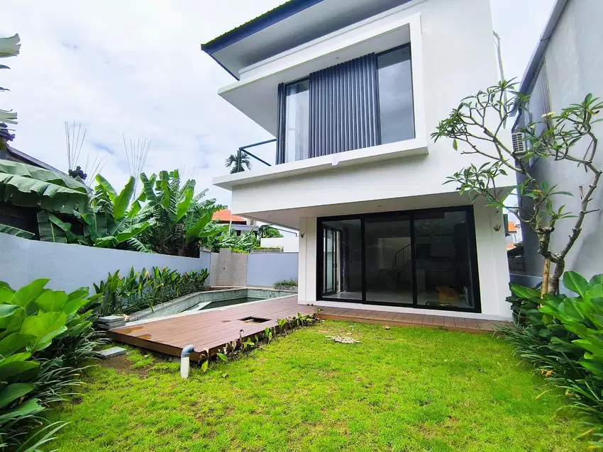 Villa Modern Baru Kawasan Pusat Canggu Badung Bali