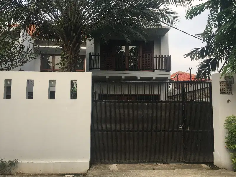 Rumah Luas Mewah Murah ada Kolom Renang di Bintaro