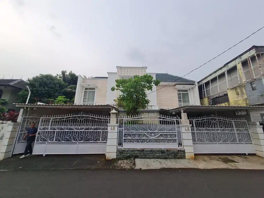 Rumah Mewah di Mampang Bebas Banjir ada Paviliun