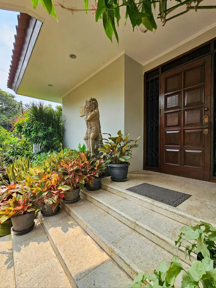 DIJUAL RUMAH ASRI BAGUS SIAP HUNI DI KEMANG SELATAN JAKSEL
