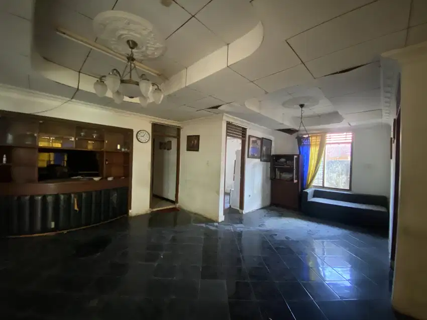 Rumah klasik di gunung belah