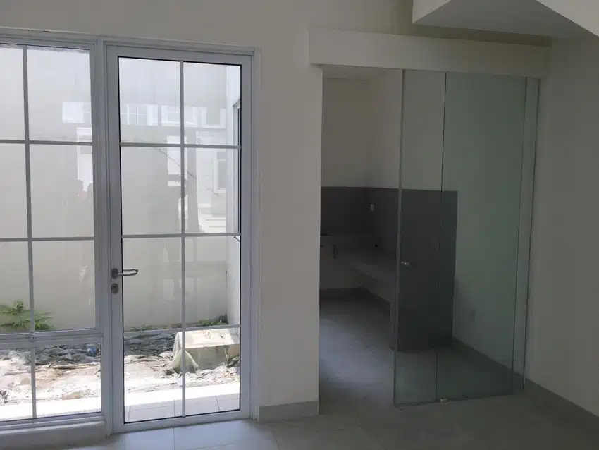 Disewakan Rumah Cantik, Pencahayaan Bagus, di Cluster Grandura Type D