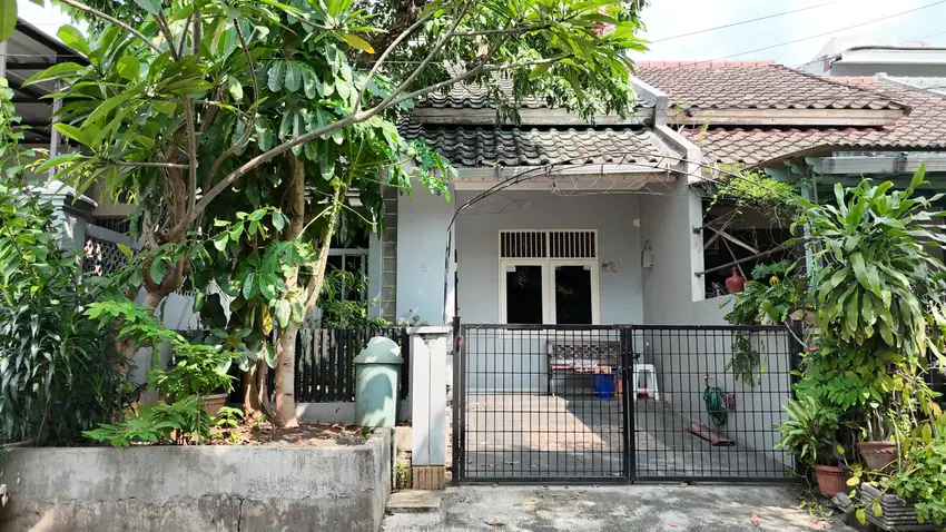 Disewakan Rumah 2,5 lantai 4 Kamar Tidur Full Furnished- Jakarta Barat