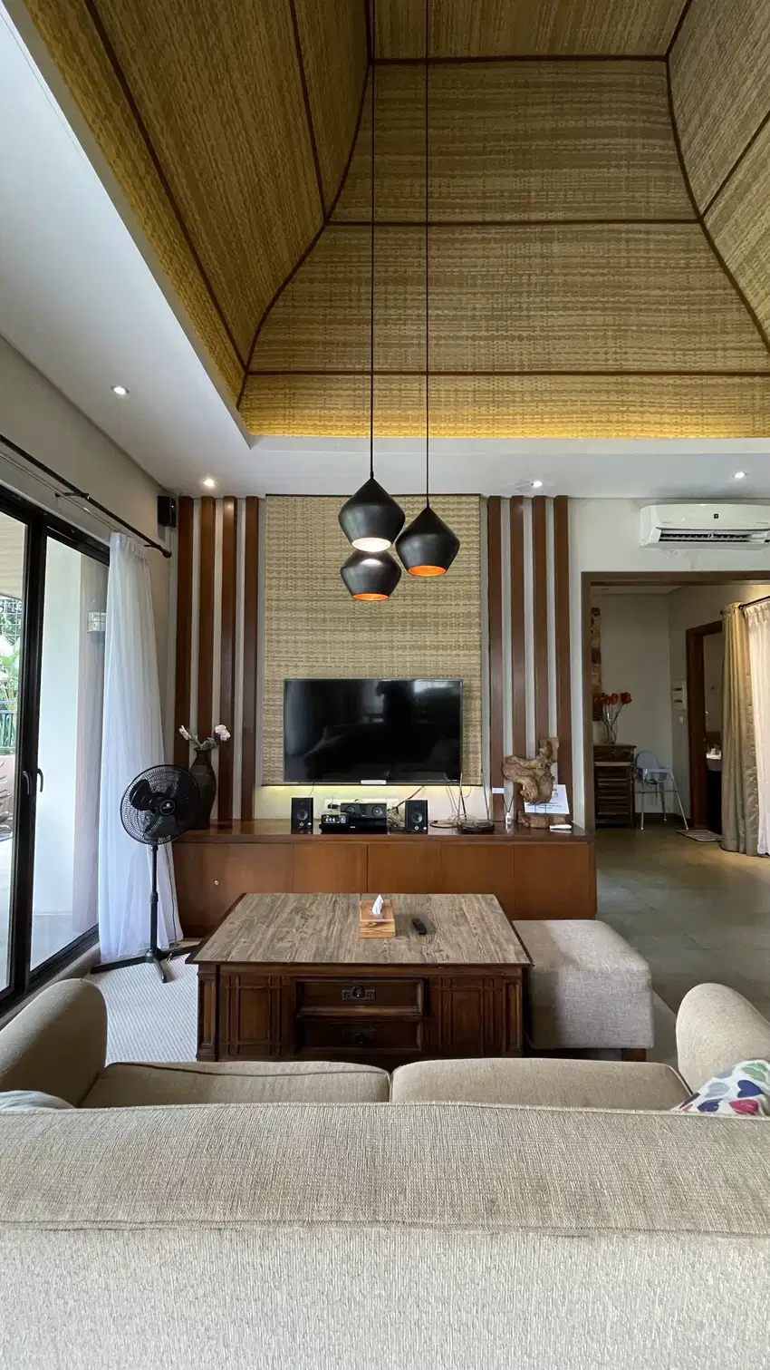 Dijual Villa unik bergaya Bali modern di dalam Vimala hills resort