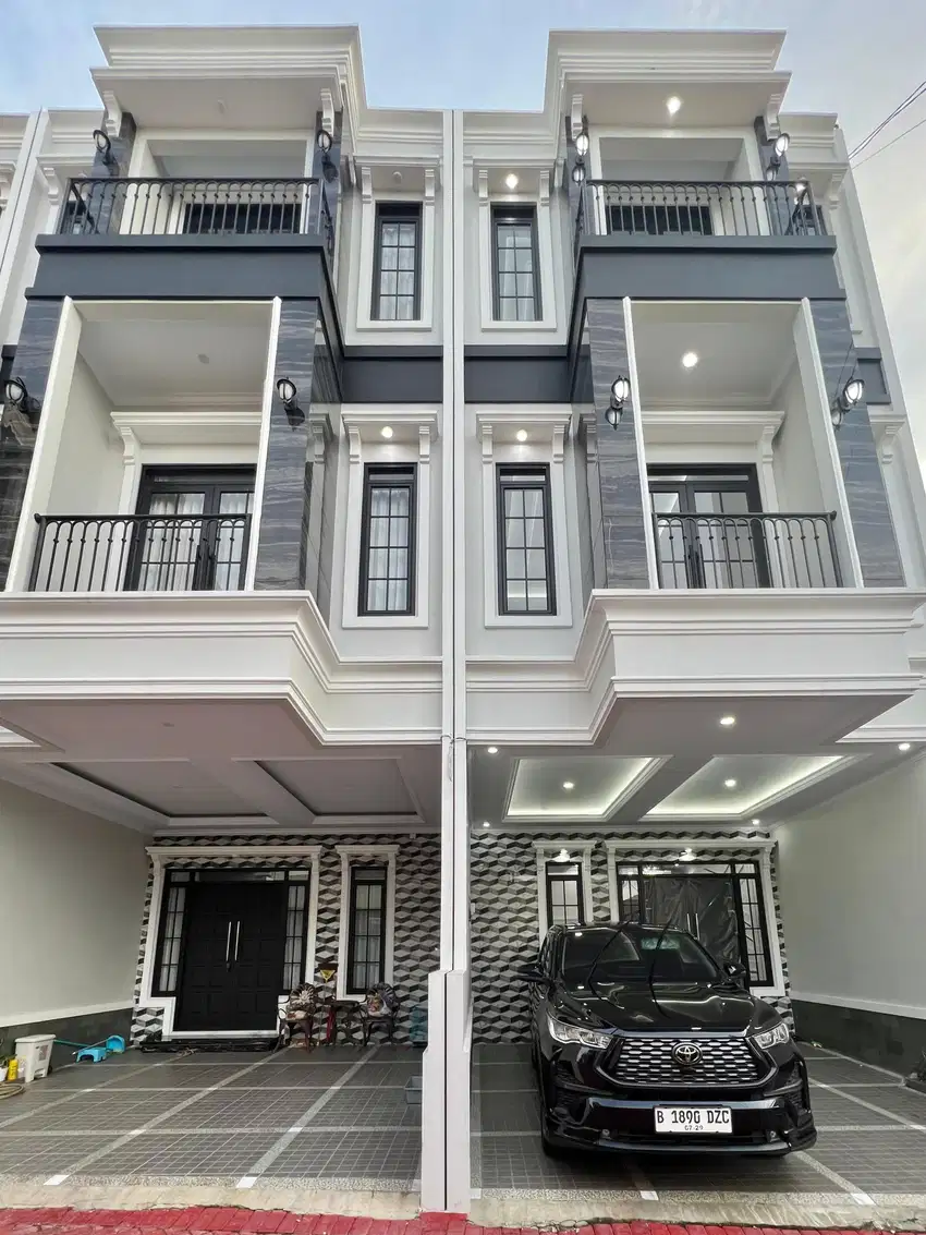 RUMAH MODERN HOUSE 3 LANTAI STRATEGIS  DLM CLUSTER DI JAGAKARSA JAKSEL
