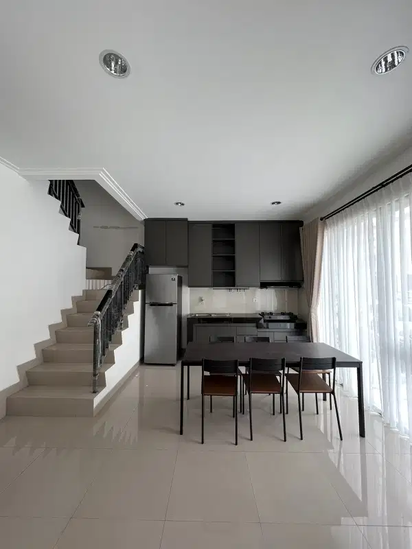 Disewakan rumah tahap 1 pik2 bagus banget siap huni