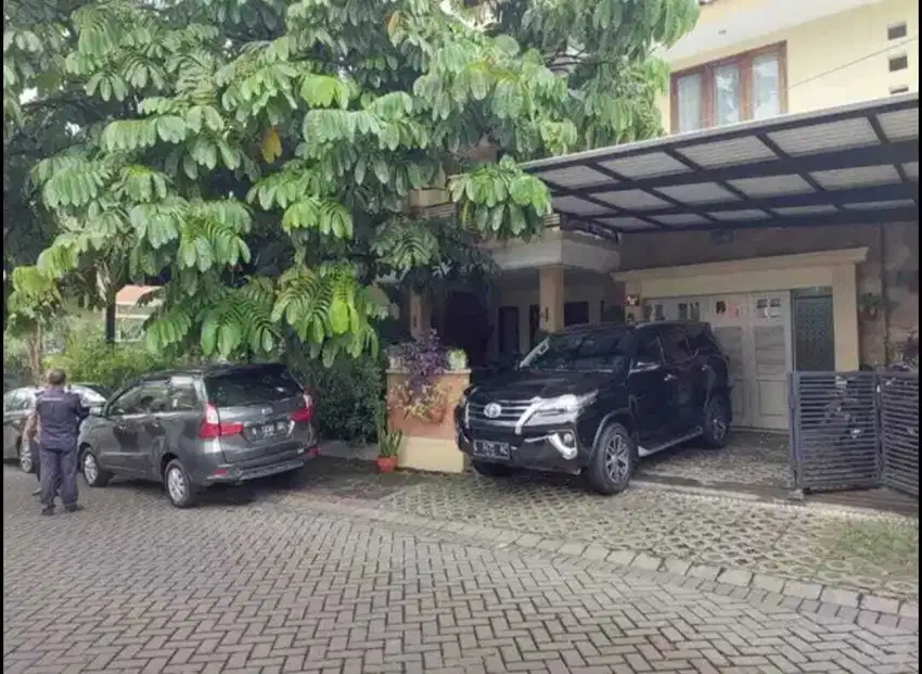 DIJUAL RUMAH 2 LANTAI CITRALAND UTAMA  HITUNG TANAH SAJA