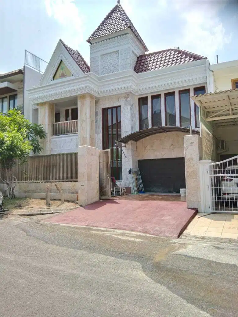 Dijual rumah villa bukit indah pakuwon indah