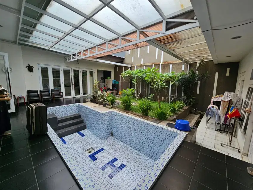 Rumah Bagus Semi Furnished ada kolam Renang di Komplek Muara Indah