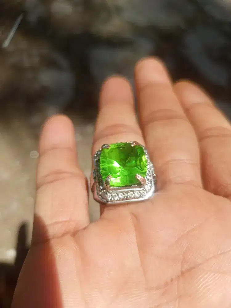 Natural Batu Mulia Green Tektite Moldavite atau batu Asteroid