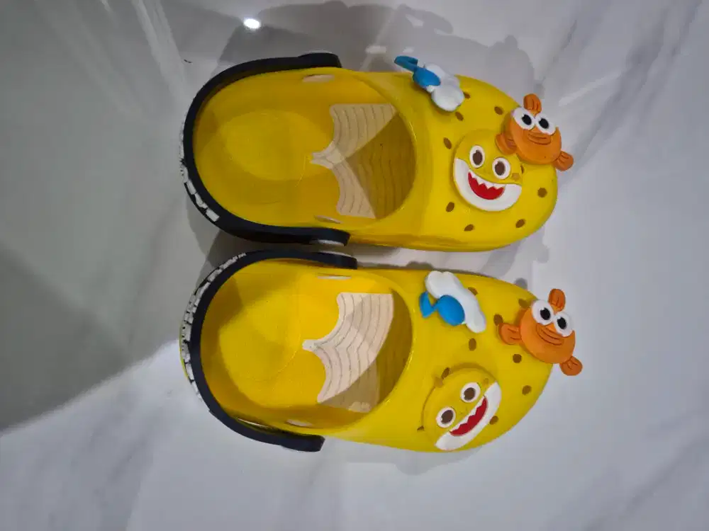 Sepatu sendal babt shark ory