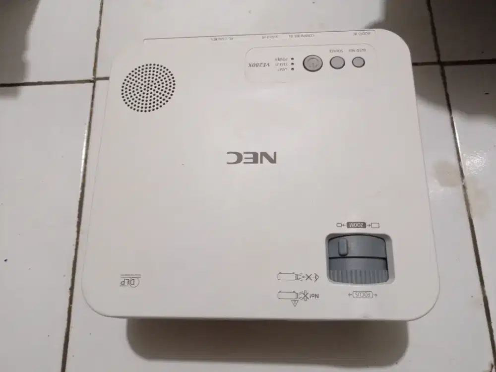 Proyektor NEC V280X – Terang Banget, Awet, Cocok Buat Segala Kebutuhan