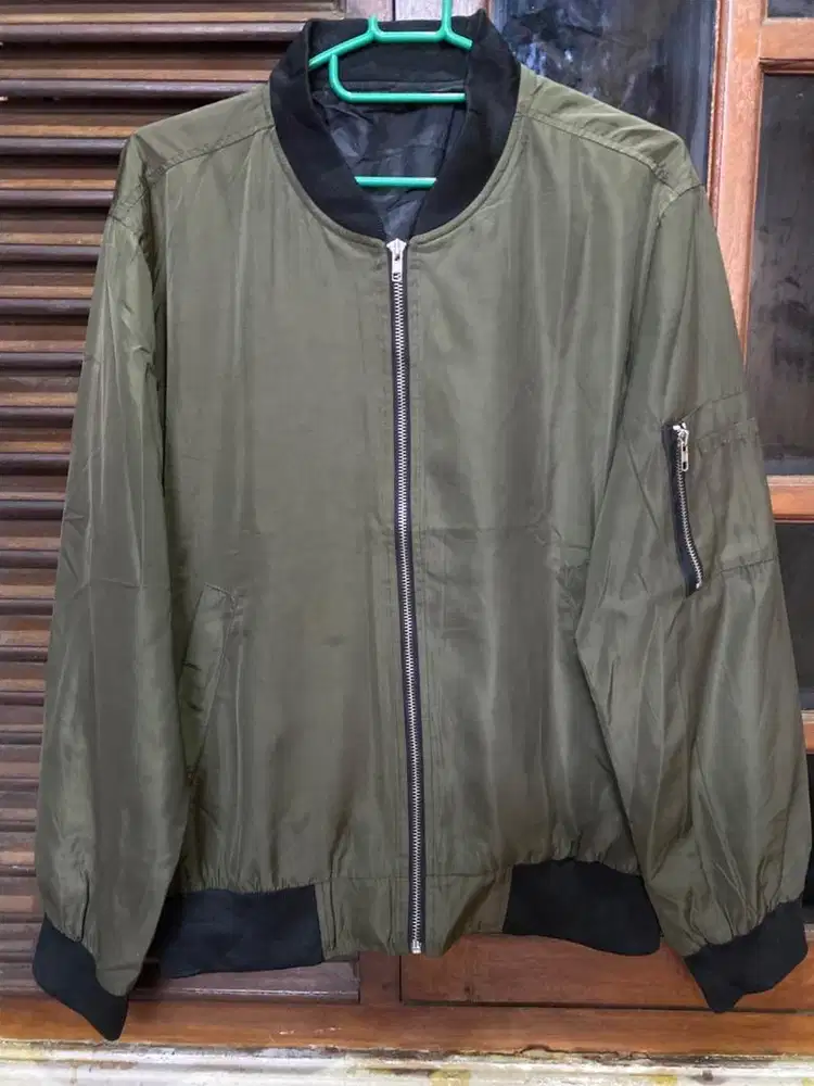 Jaket bomber hijau army like new