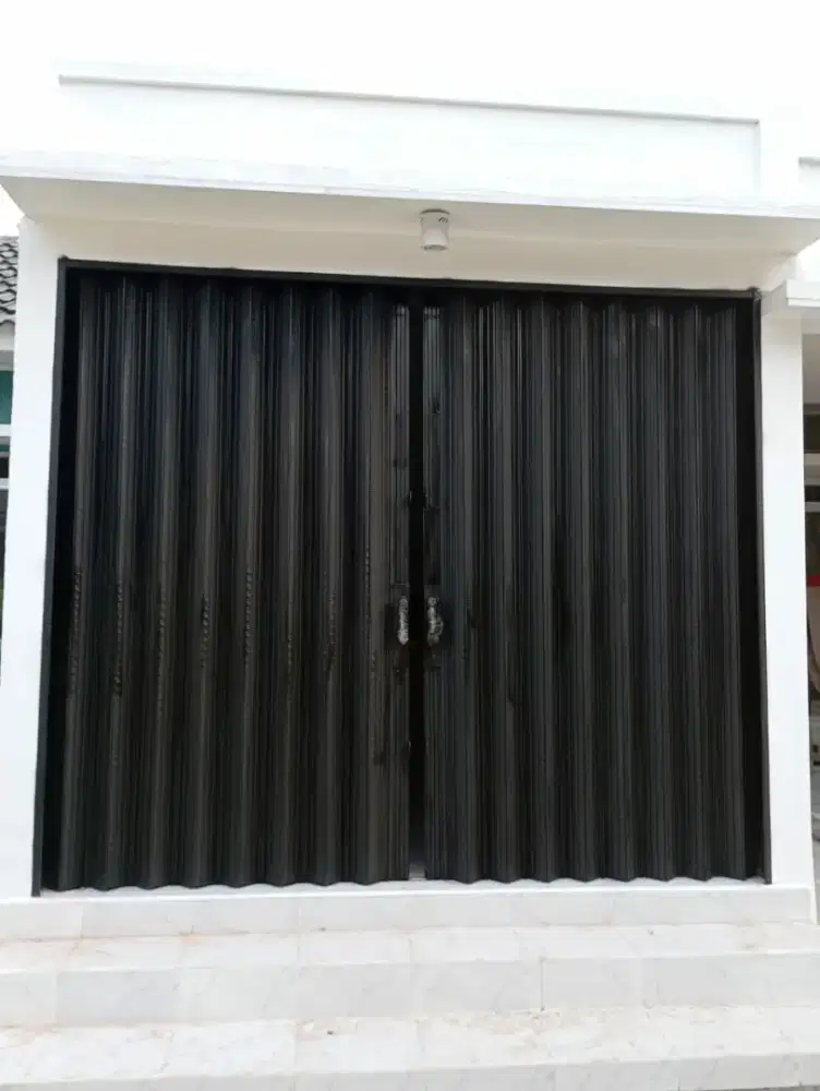 Folding gate kusen aluminium rolling door
