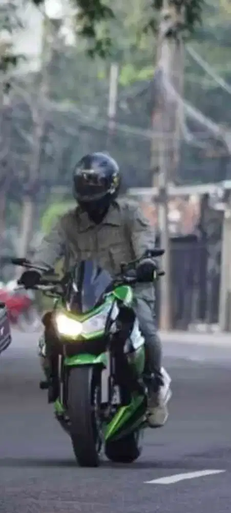 Z1000 tahun 2012