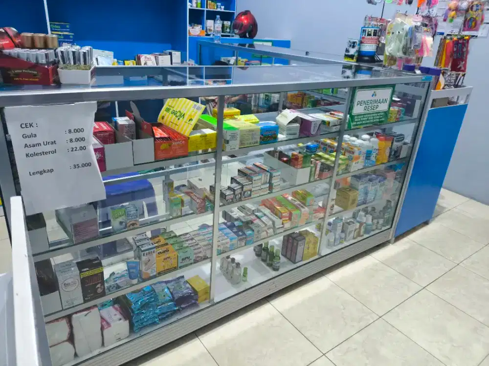 Etalase Kaca Kondisi Like New