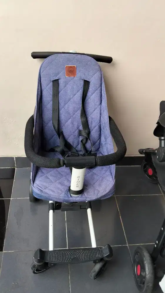 Dijual stroller duduk merk Babyelle kondisi bagus 250ribu saja