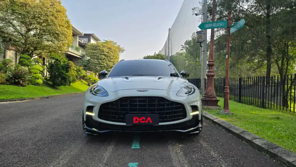 Aston Martin DBX 707