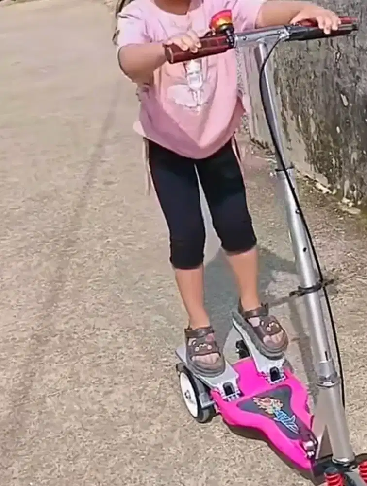 Sekuter anak pink pedal