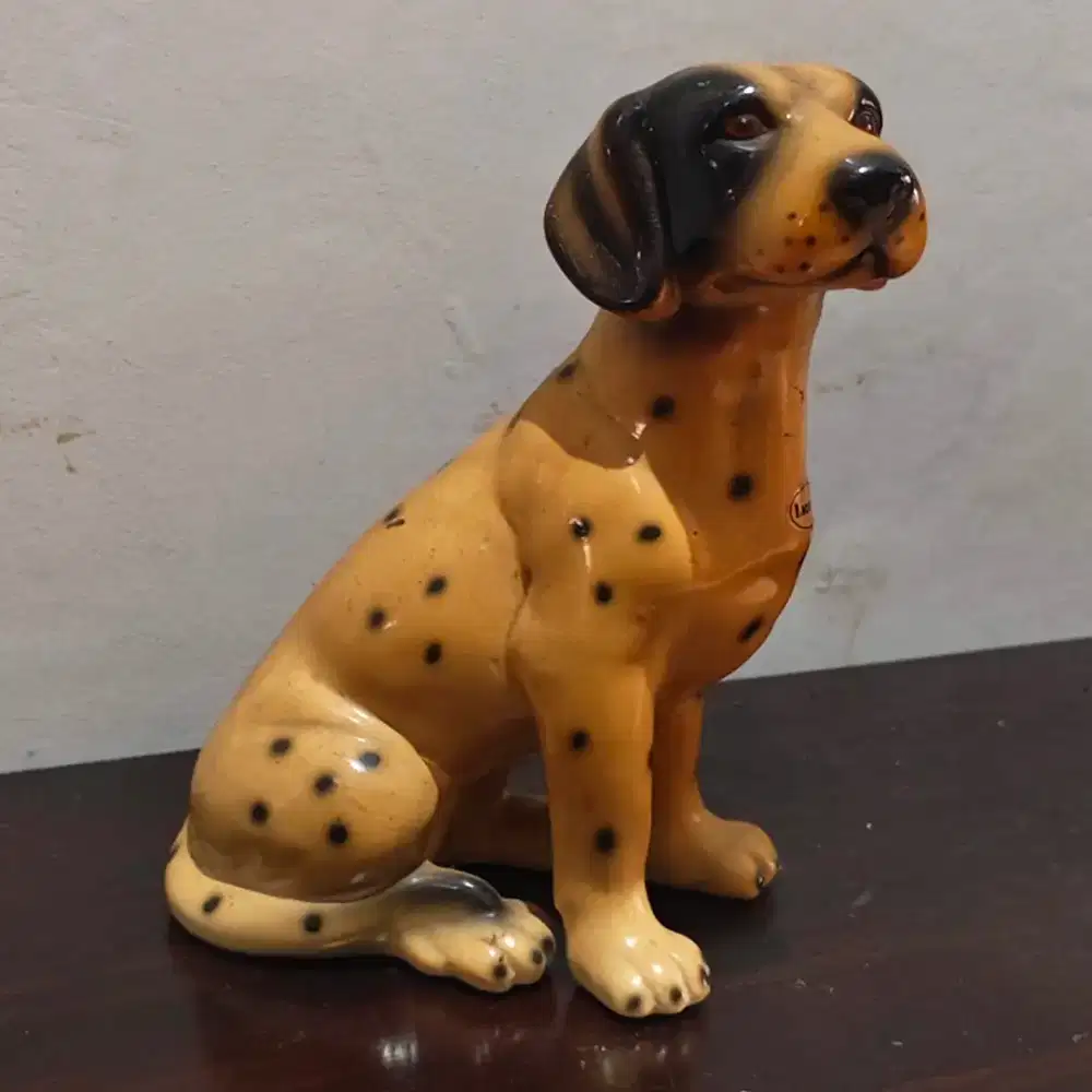 Patung keramik anjing Dalmatian