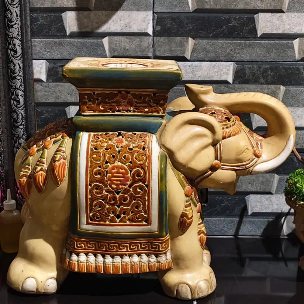 Patung gajah thailand