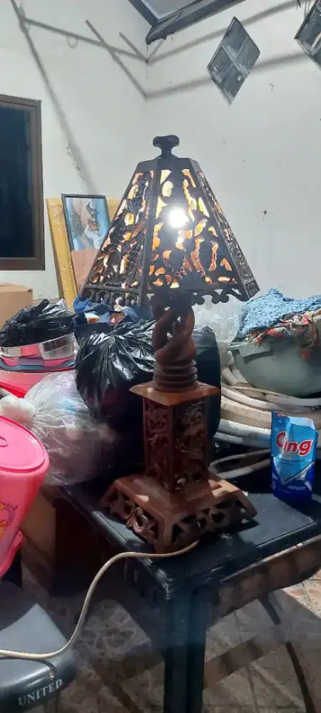 Lampu kayu jati