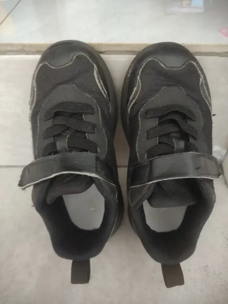 Sepatu anak hitam Toezone uk. 12 / 29cm cocok buat sekolah