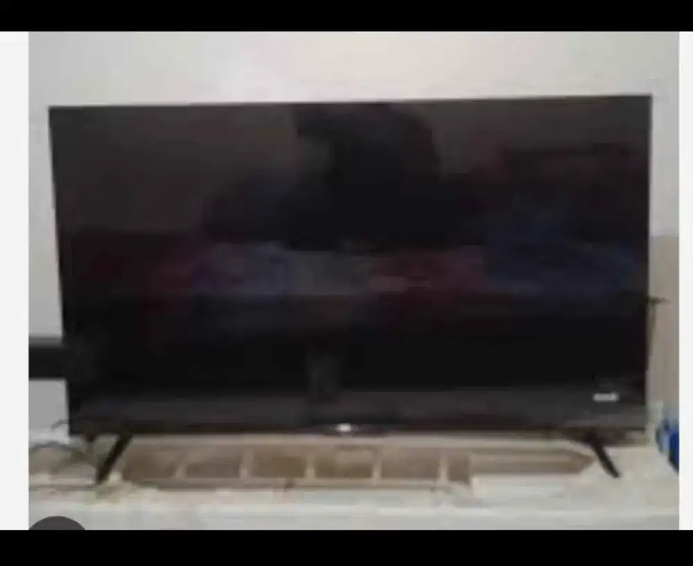Jual TV 50 inchi merk TCL kondisi rusak bergaris sesuai foto di iklan