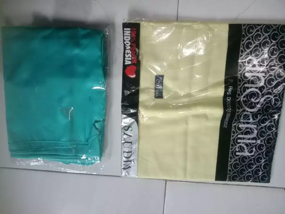 Pasmina dan jilbab segi empat