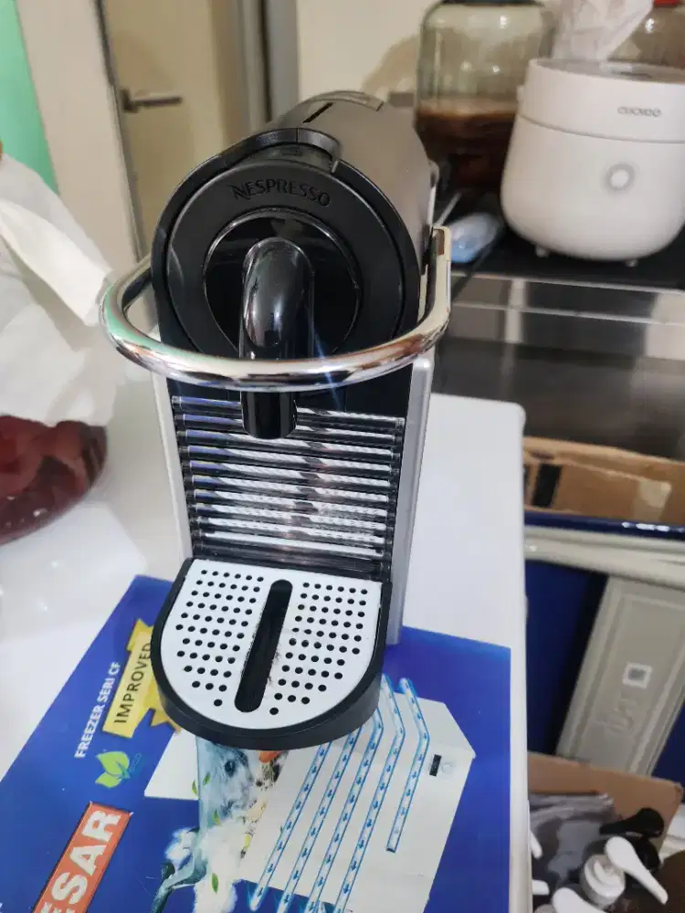 NESPRESSO PIXIE COFFEE MACHINE DELONGHI