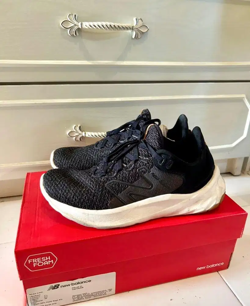 Sepatu Running New Balance Wroavlk2 Women