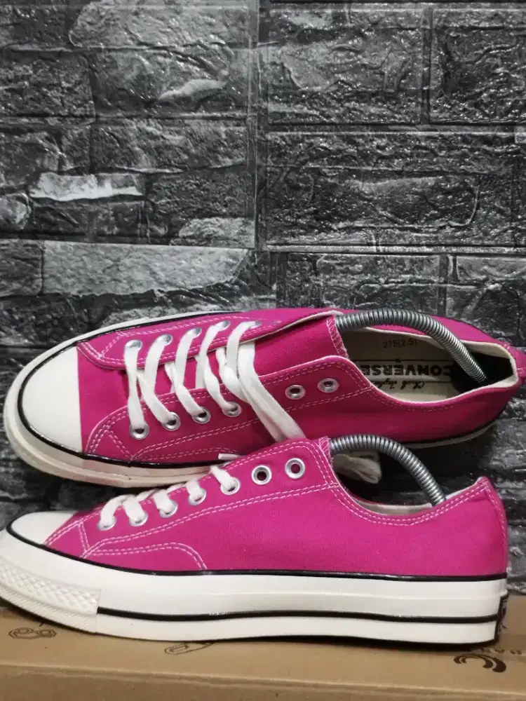 Sepatu trift murah