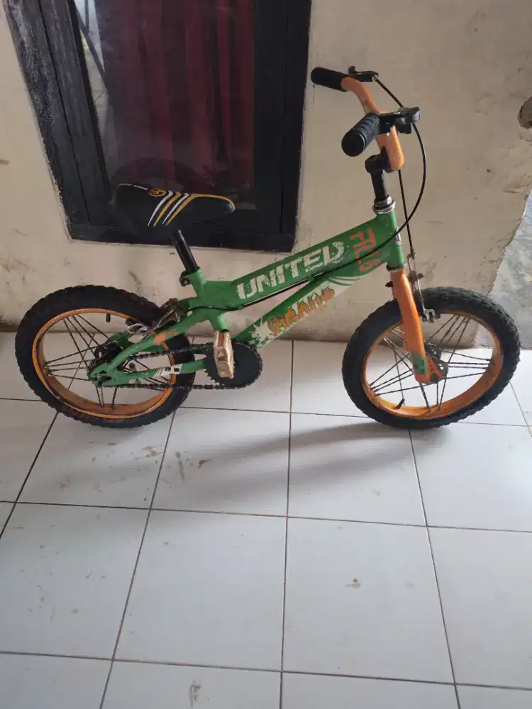 Sepeda bmx united 16