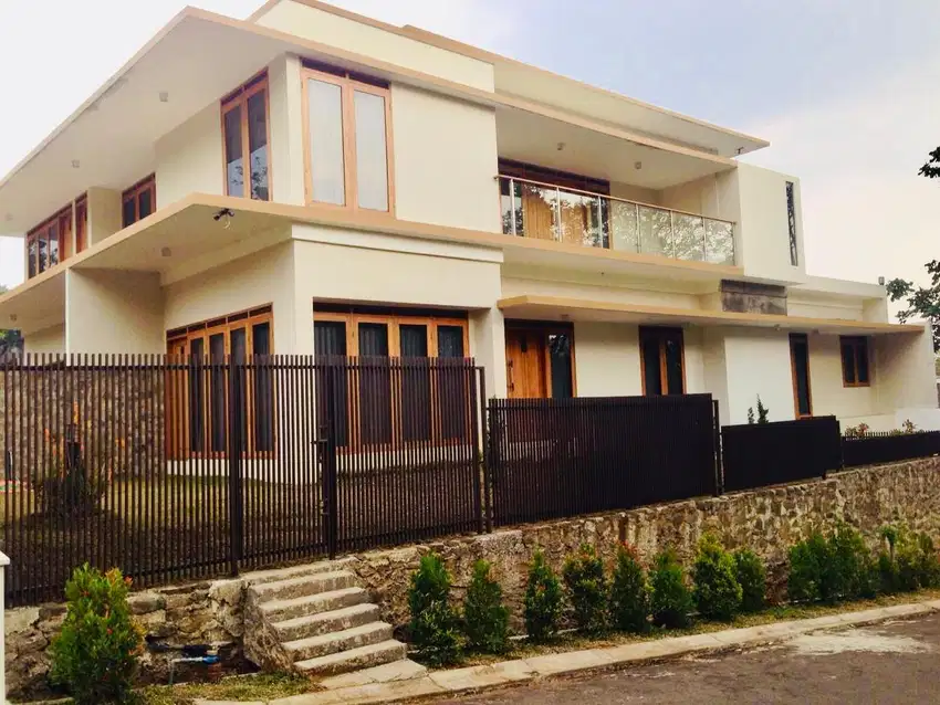 Rumah mewah full furnish tinggal bawa koper di Citra Green Dago