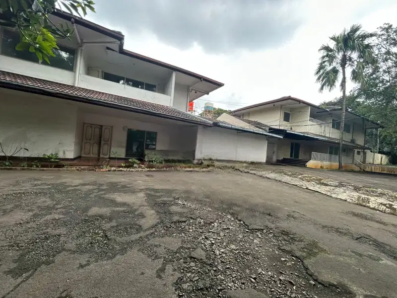 Dijual Rumah Lama Hitung Tanah Saja di Kemang Jakarta Selatan