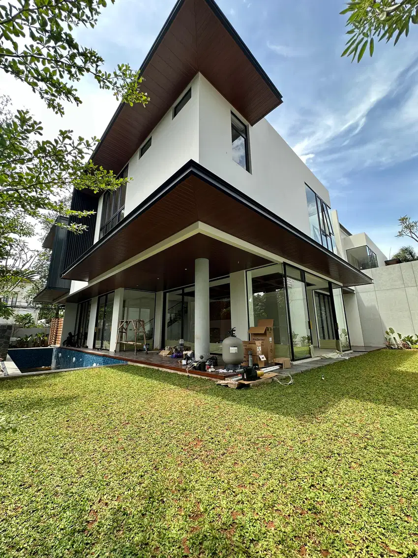 Rumah Baru Desain Modern Tropical di Kemang Jakarta Selatan
