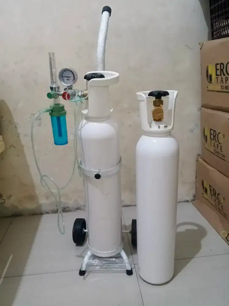 DUA TABUNG OKSIGEN LENGKAP DGN REGULATOR