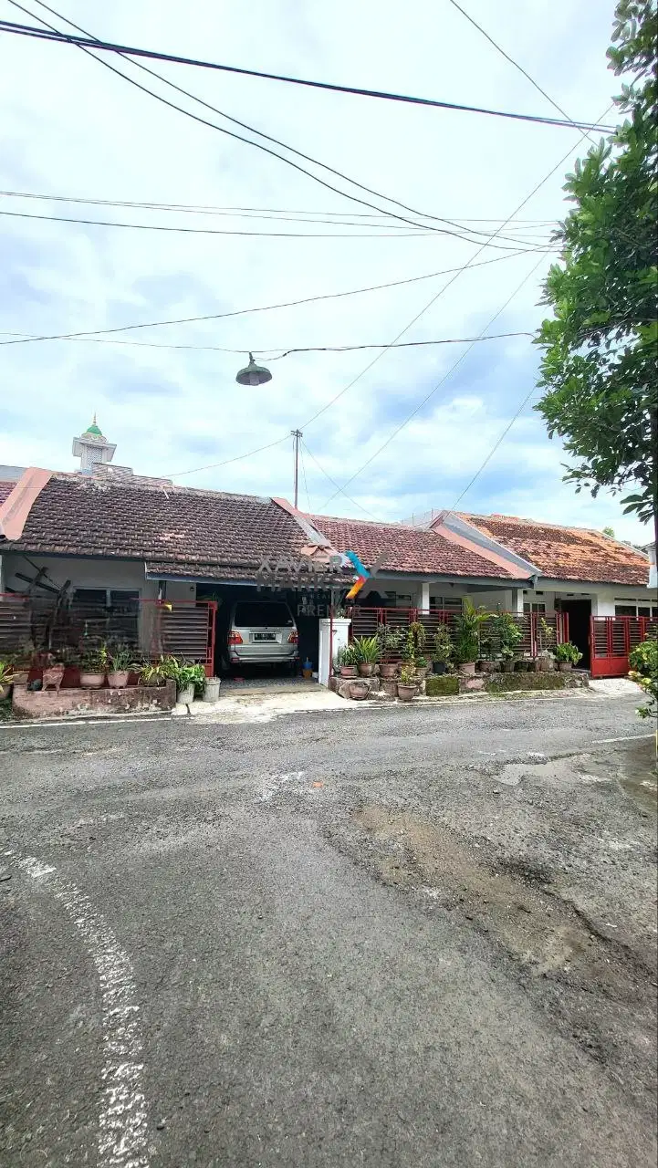 Dijual Rumah Siap Huni dan Terawat, di Jl. Bantaran Indah, Malang