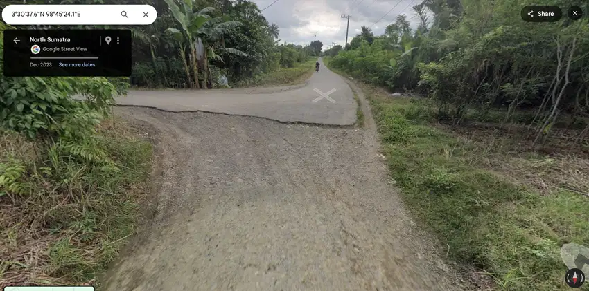 Pinggir Jalan Perladangan rata dan dekat dengan sekolah negri SMK