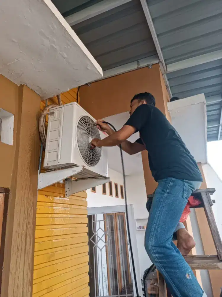 SERVICE AC MEDAN BERGARANSI