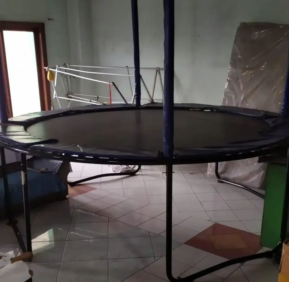 Trampolin besar