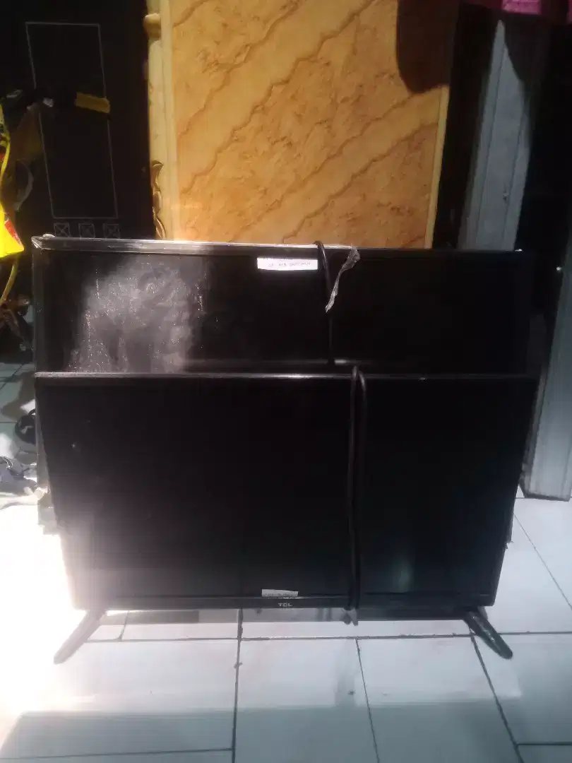 tcl 24 dan HTV 32