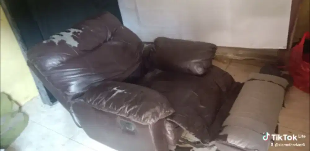 Servis sofa surabaya