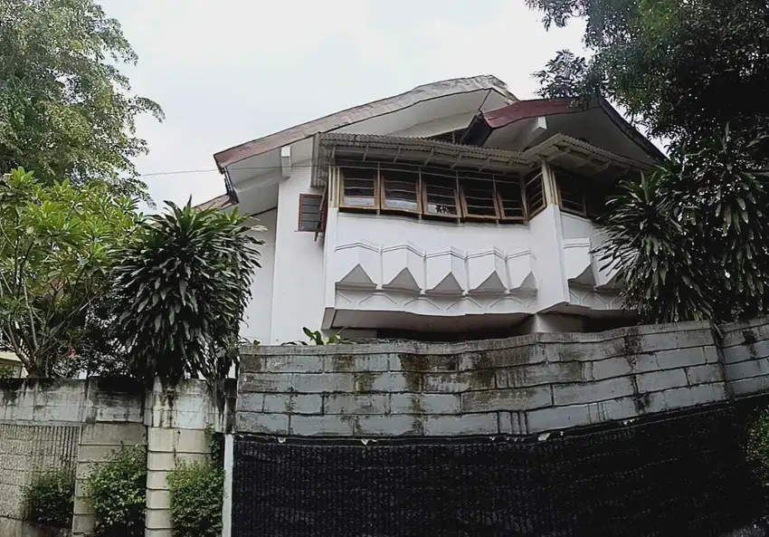 Rumah Asri ada Kolam renang di Pejaten Elok Jakarta Selatan