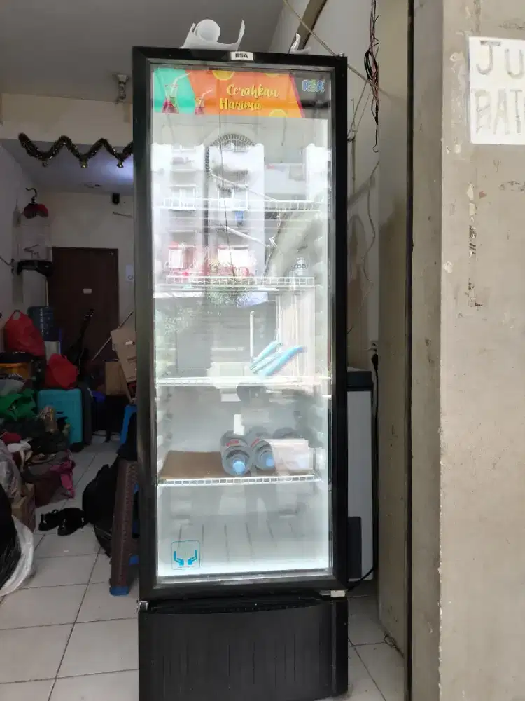 Showcase dingin sempurna