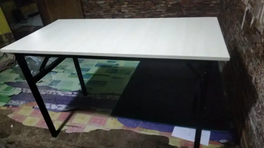 Meja lipat portabel